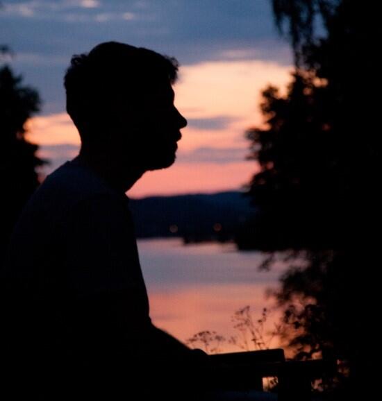 meditasjon i dark background